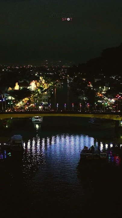 SUASANA JEMBATAN SITI NURBAYA KOTA PADANG