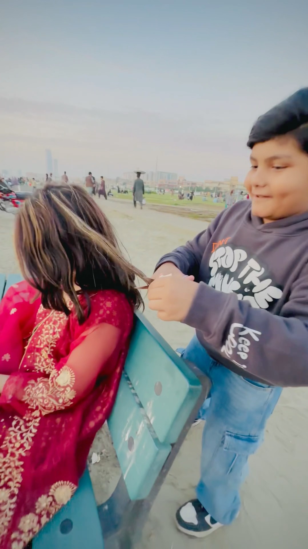 Valentine day pr Ali ny Larki k ball cutt kr deya || #viralvideo #foryou #foryoupage #valentinesday