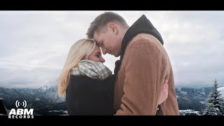 Adam Stachowiak feat. Anna Stachowiak - Choć o tym nie wiesz (Official Music Video)