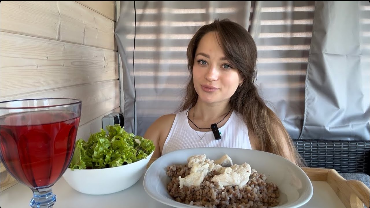 Mukbang | Мукбанг домашняя еда, гречка с тушенной курицей и летний салатик. Правила первого свидания