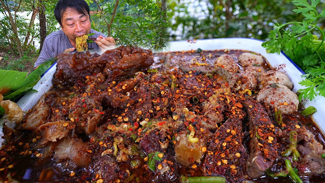 ติดใจกับก๋วยเตี๋ยวจิ้นนึ่งครับ น้ำข้นๆพริกสดเผ็ดๆจิ้มกะปิ ลำขนาดครับ -23-10-2022-