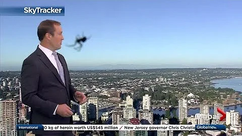 Weather anchor surprised by spider - DayDayNews