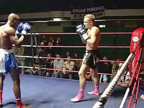 Muay Thai - AKA Gym Richard Fenwick vs Eddy Saban Part 1of 2