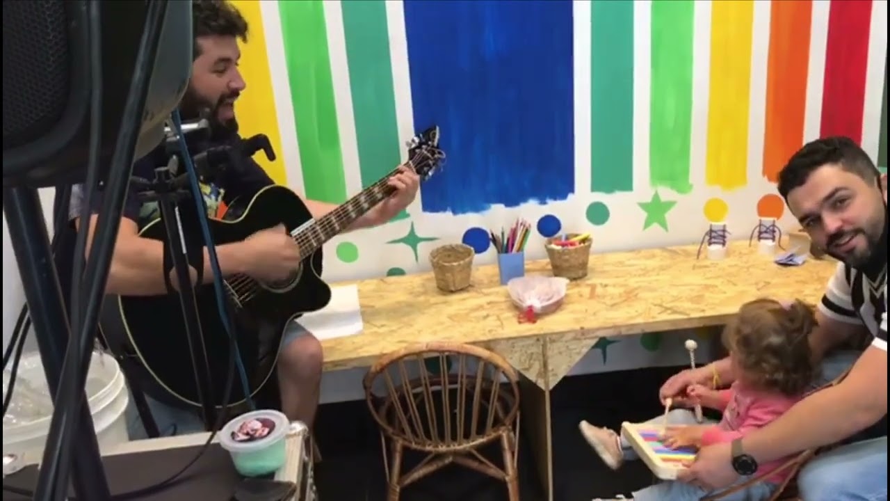 duda bebe com o tubarão