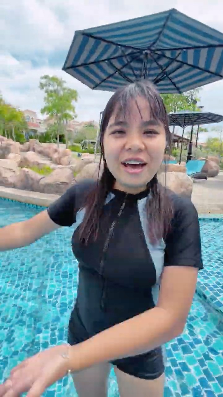 Su Hao comedy: swimming pool noob pro hacker ?‍♀️