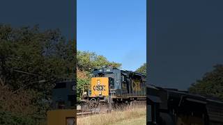 “SpongeBob SquareCab” SD40-3 leads CSX M276-07! #csx #railroad #railway #railfanning #shorts