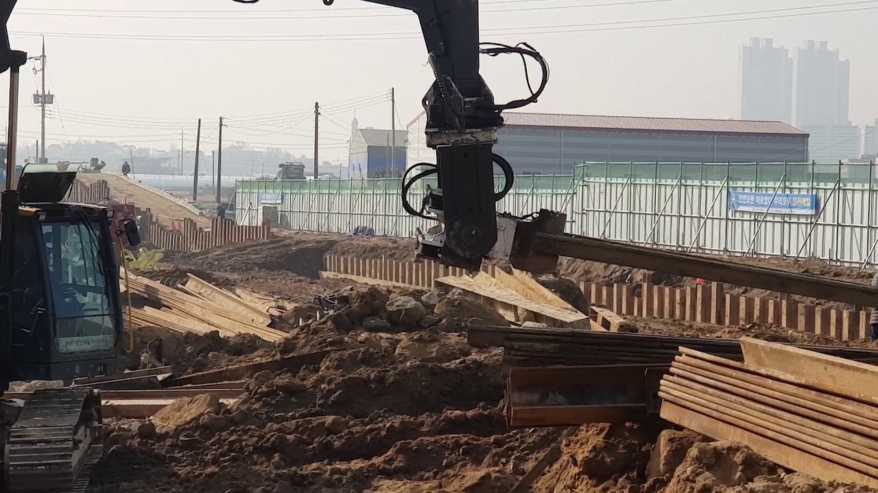 Pile driver , tilting type