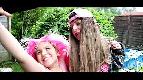 CLIP - ROSALY POWER SE PREND POUR UNE STAR ! - mus...