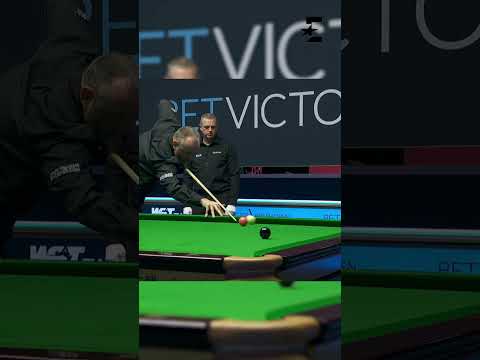 On a tous déjà essayé ce genre de coup au billard #shorts #short #snooker