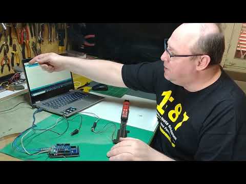 Como se coloca o programa que transforma o arduíno em uma estação de controle DCC