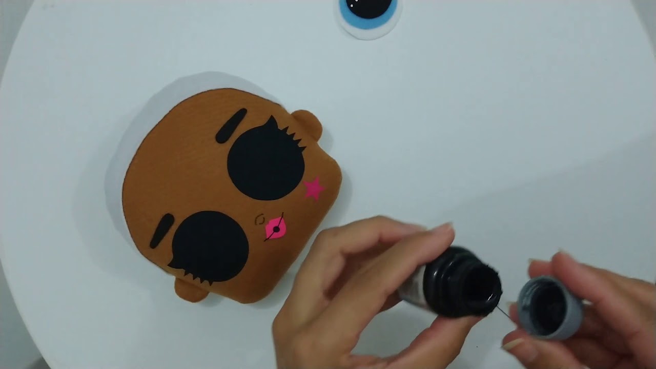 Apostila Lol 03 - Deilza Neves - Pintura da boca e pintura e fixação dos olhos da Boneca Lol
