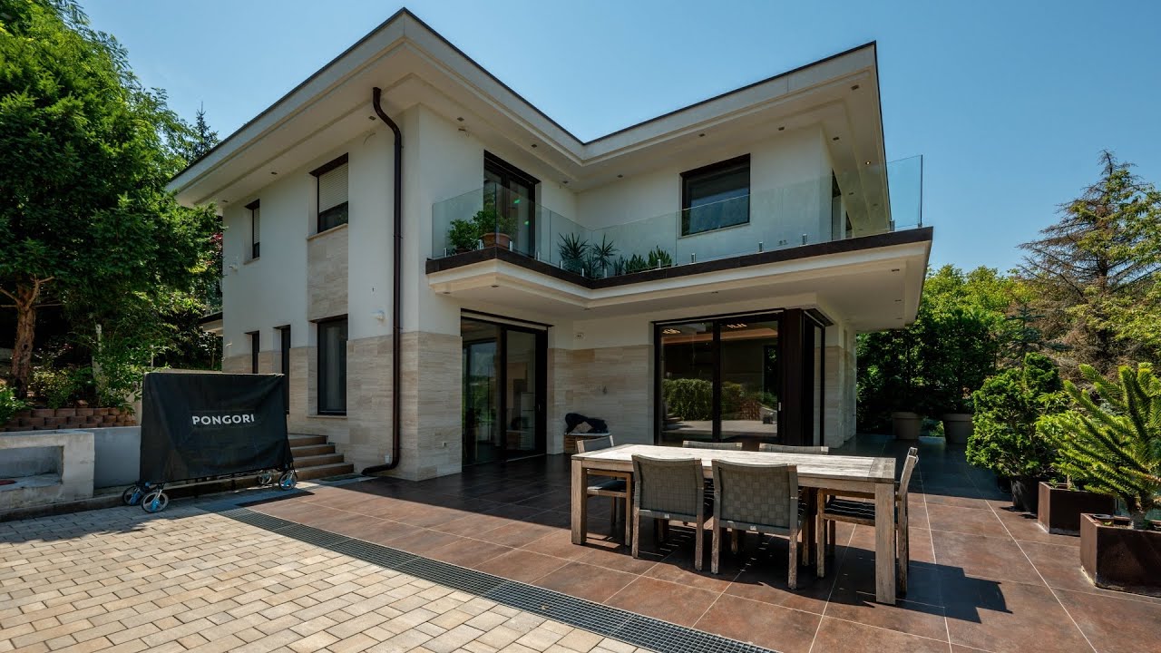 ELADÓ BUDAI LUXUS CSALÁDI HÁZ ÖRÖKPANORÁMÁVAL