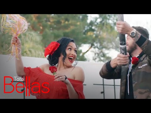 Video: Nikki Bella's 'Fiesta' Gender Reveal Is Een Zomerse Stemming