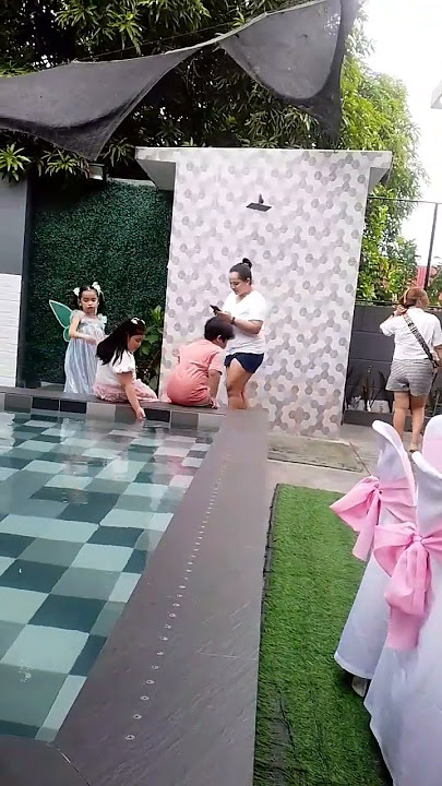 TAKING PICTURE WHILE WAITING BDAY CELEBRANT COMING #shortstrending #shortsviral #shortsvideo