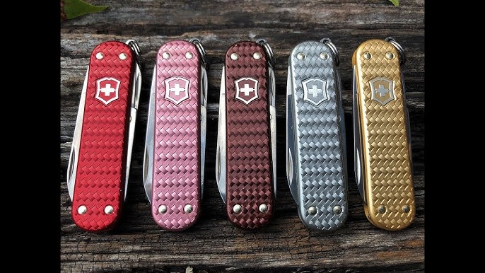 Victorinox Classic SD Brilliant Carbon – Cuchillería Moreno