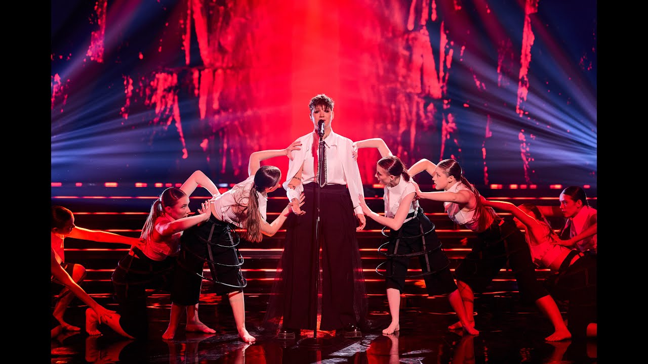 “Running Up That Hill” – Emilija | Popmūzikas superhiti