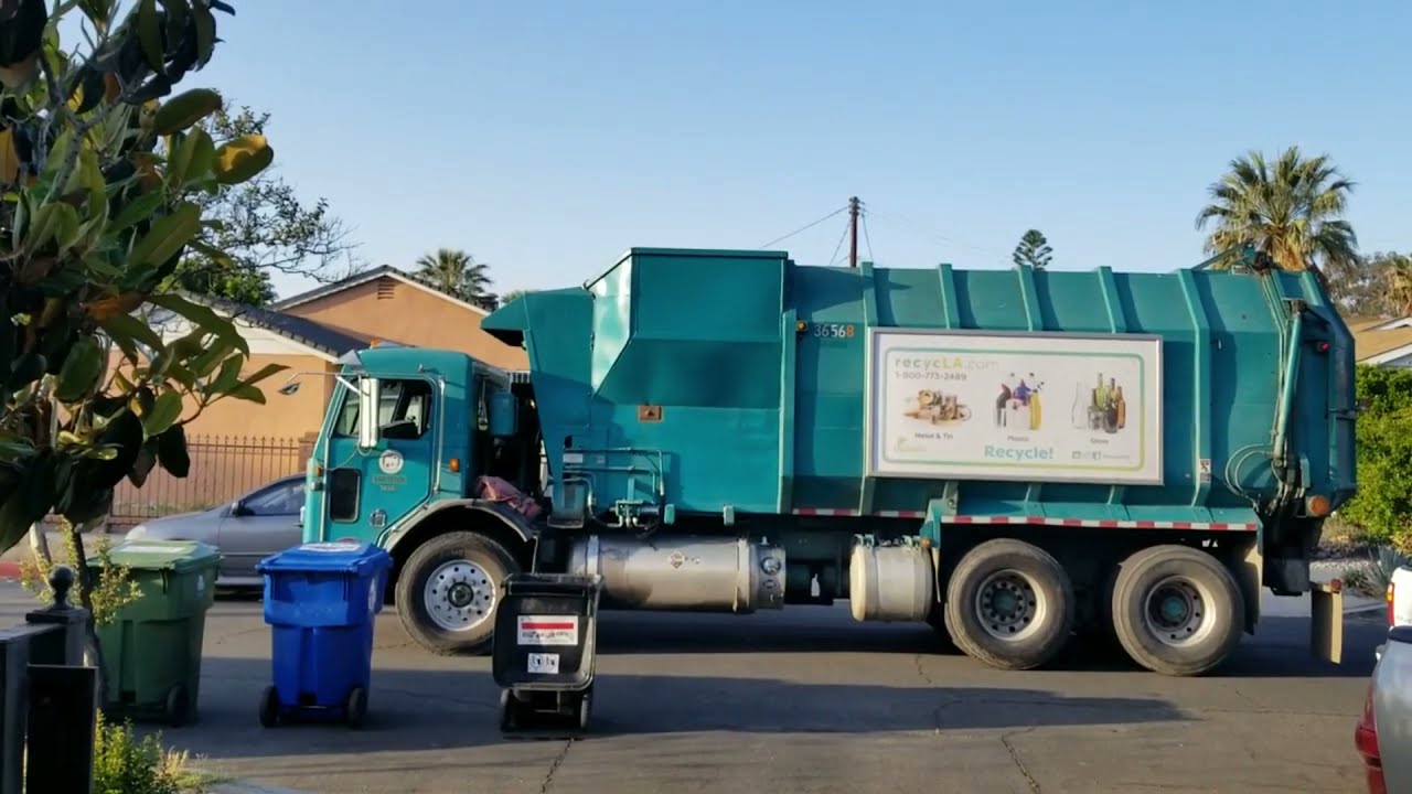 L.A. Sanitation Garbage Trucks in my Cul De Sac (1)