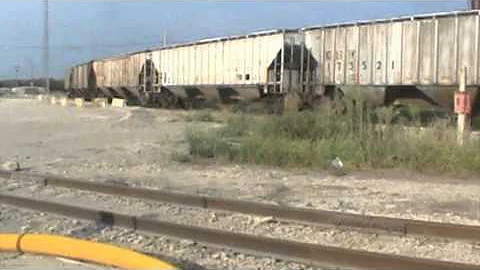 CN Clinton-Cockrell Local w/ SD75I Pair in Springf...