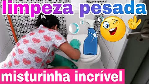 Como lavar o banheiro pesado?