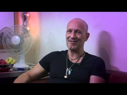 Def Leppard guitarist Vivian Campbell reveals all about life with lymphoma in this rocking film!