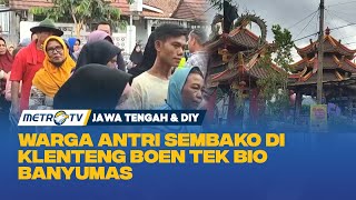 Ratusan Warga Ngantri Sembako Gratis di Klenteng Boen Tek Bio