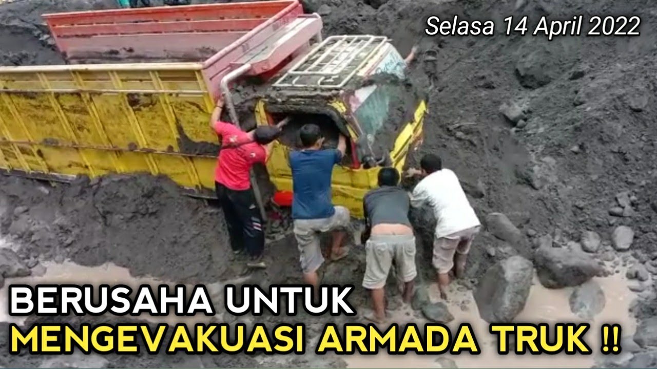 Evakuasi Armada truk yang kejebak banjir di sungai  gendol  !! ~The merapi