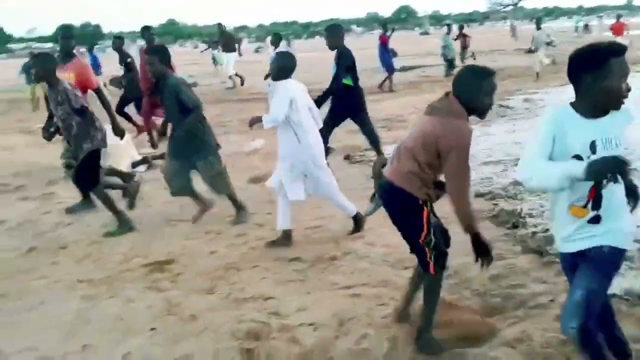 السيل يفاجئ اهالي نيالا ويغمر وادي برلي .الذي يعدّ واحداً من أكبر أودية دارفور.