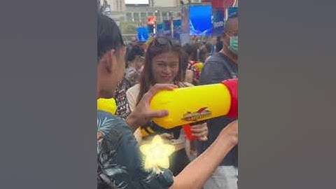 Lễ hội té nước Songkran tại Thái Lan có gì ấn tượng #phuongoanhdaily #travel #youtubeshorts #video