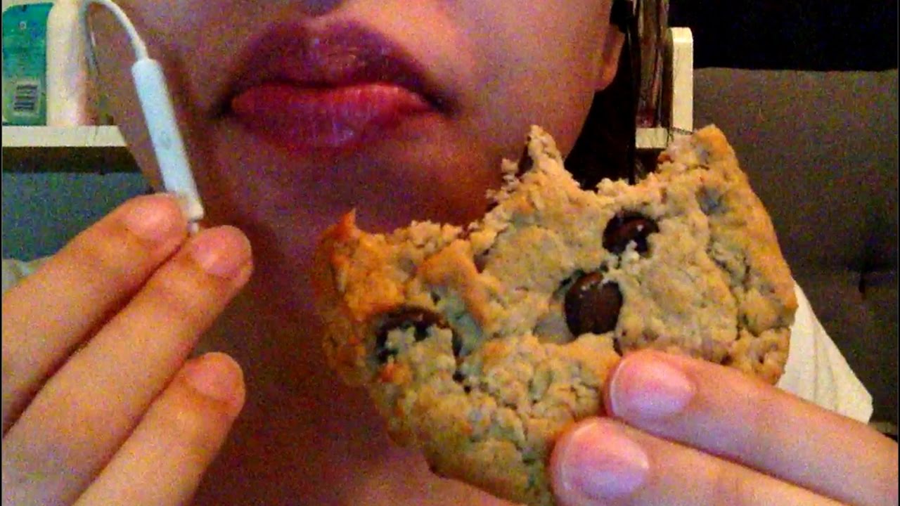 ASMR Eating Junk Food Chewy Chocolate Chip Cookie Kit Kat Pringles ASMR Eating Junk Food Chewy Chocolate Chip Cookie Kit Kat Pringles