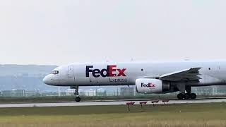 Breath taking engine buzz. Boeing 757 take of from Yyc