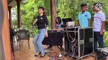 Cách thể hiện bài hát của Kim Yến bao giờ cũng thu hút ánh mắt mọi người