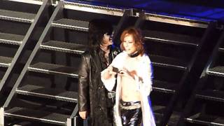 [fancam] 100925 X JAPAN - YOSHIKI JUMPS ONTO CROWD @ The Wiltern Theater