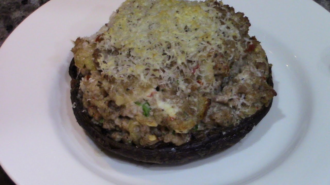 Грибы портобелло, фаршированные сосисками