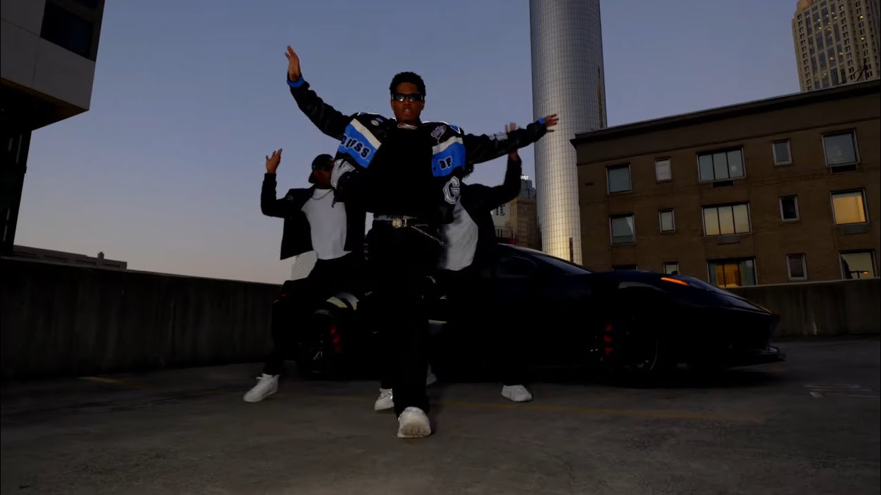 Sleduj Chiae - Back In The Loop (Official Video) na YouTube