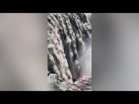 Video: Un Turista Ha Fotografato Una Creatura Umanoide Bianca In Una Grotta Che Si Arrampica Su Un Muro - Visualizzazione Alternativa