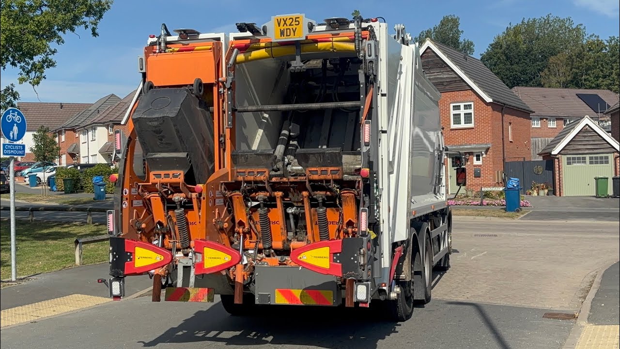 Dennis Elite + Refuse Truck on Recycling, WDY 