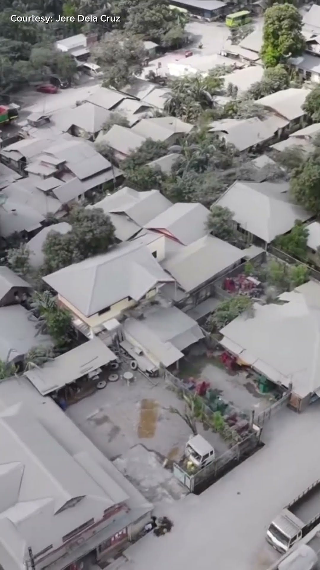 Ilang segundo bago ang pagsabog ng Mt. Kanlaon, caught on cam! | Kapuso Mo, Jessica Soho