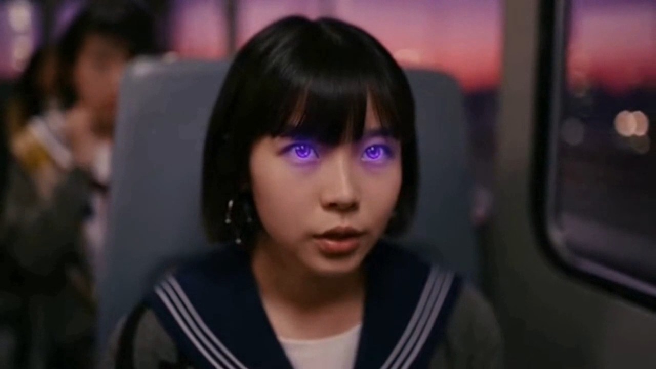 謎のドローンによって洗脳される女性たち