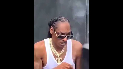 snoop dogg smoking weed with cop.