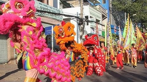 Tết Nguyên Tiêu - Diễu hành Múa Lân Sư Rồng Mừng năm mới may mắn tài lộc ở Chợ Lớn Sài Gòn
