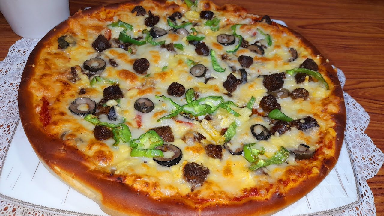 بيتزا المحلات  بكل أسرارها وعجينه هشه جدا هتكوني استاذه فيها