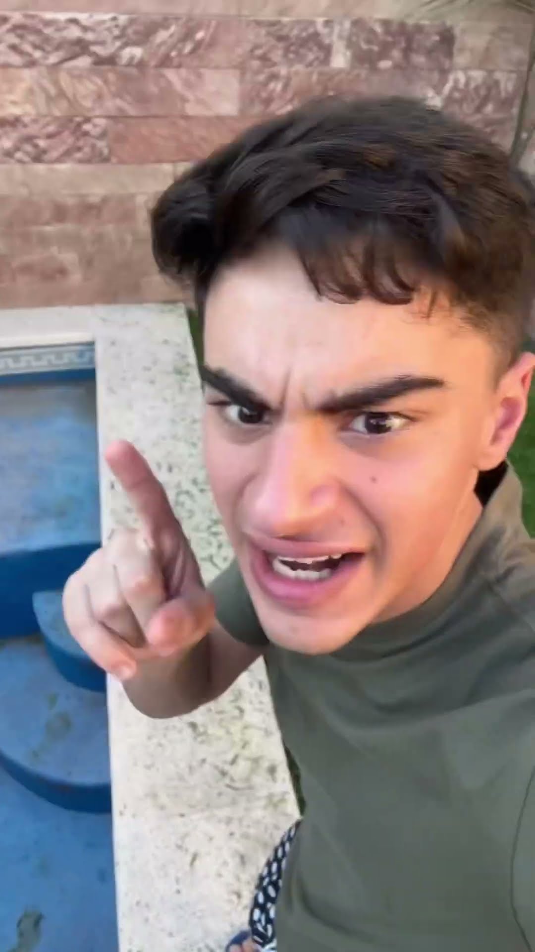JUANCITO Y LA PILETA ESTÁN EN PROBLEMAS????