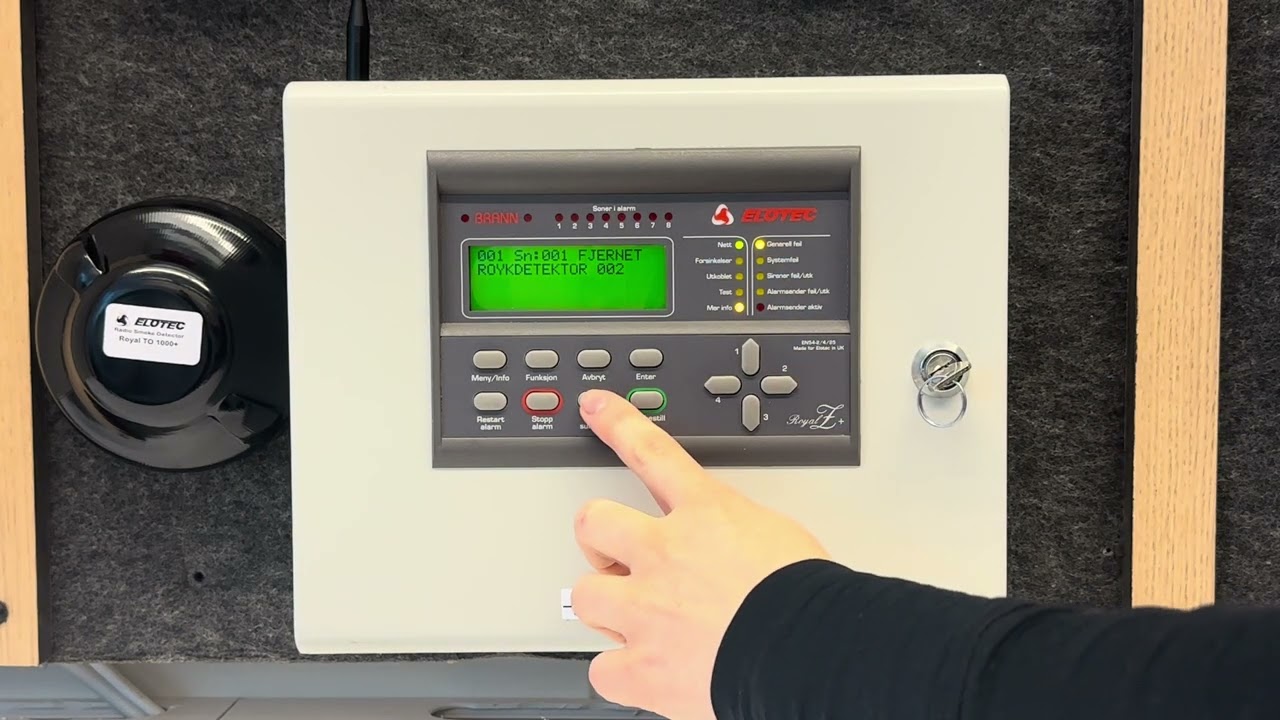 Elotec Royal Z+ brannsentral avstille summer/lyd på servicemelding/feil.