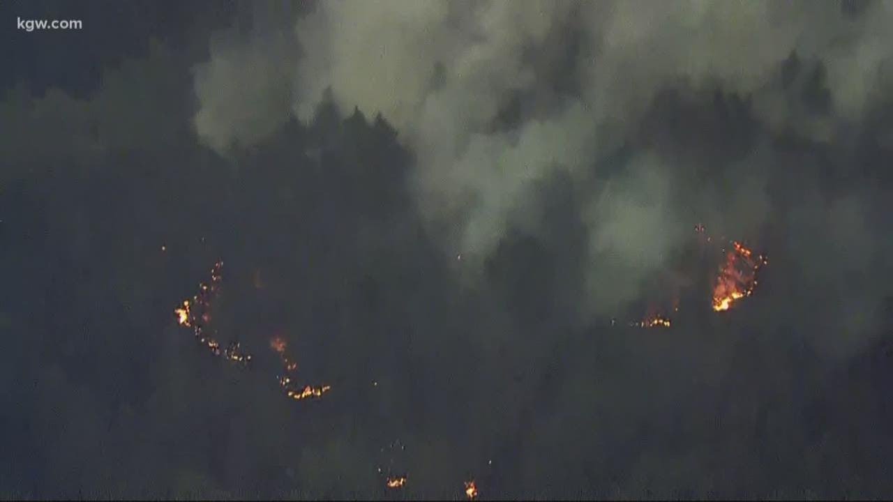Firefighters re-engage with fires burning in Clackamas County as residents evacuate