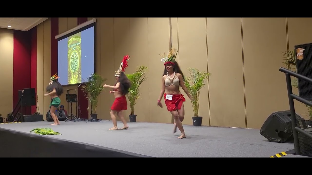 Jackie gavito 2do lugar y andrea vidal 3er lugar TE ORI NO TE MANA  Moloka'i puebla (las 2 de rojo)