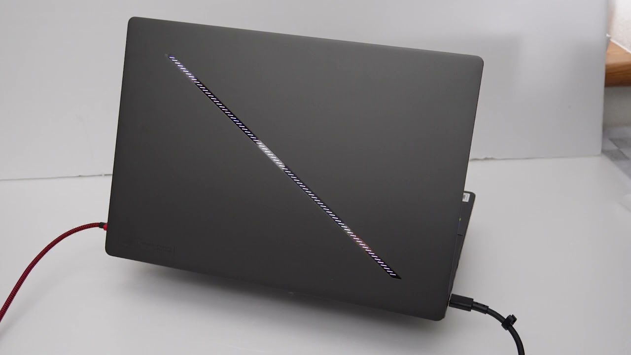 2kg切りの洗練された薄型ボディーにRTX 5090 LPを搭載した「ROG