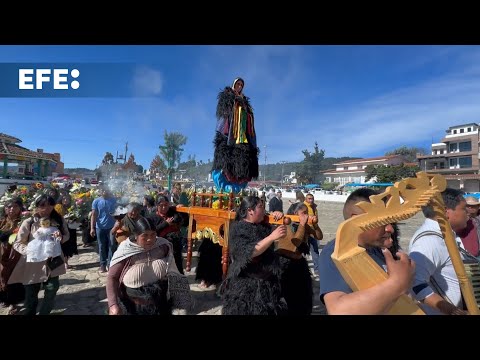 Miles de indígenas avanzan hacia Ciudad de México para venerar a la Virgen de Guadalupe