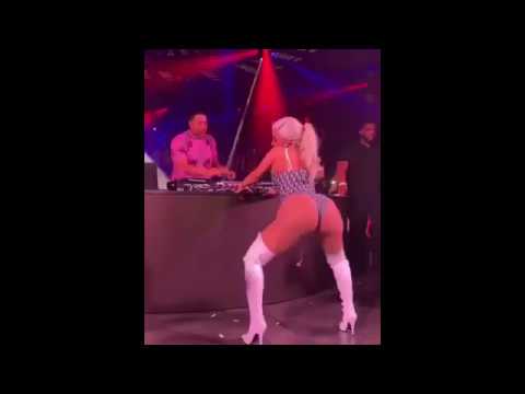 Guy grabs cardi b's ass on stage exodif