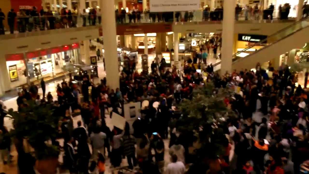 Idle No More @ Tucson Mall, Chuk-shon AZ
