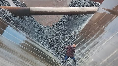 Barge unloading 3660 tons of black phosphate rock - Full video , Empty barge